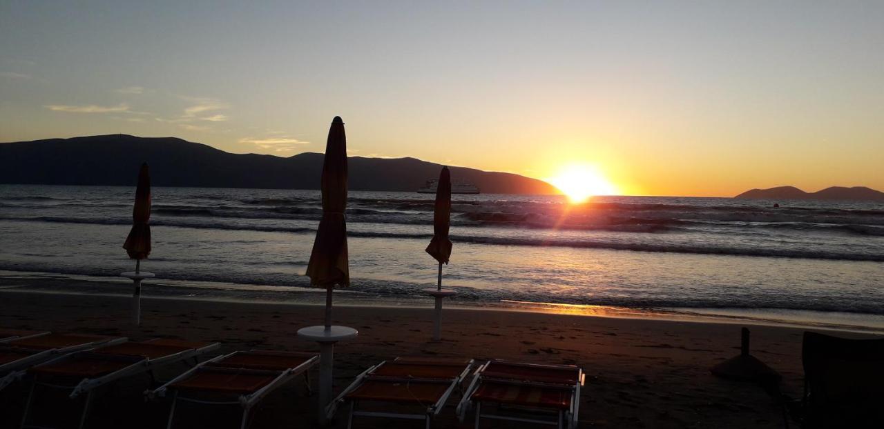 Central 5 Bedrooms Apartment Partial Seaview Vlorë Exteriör bild