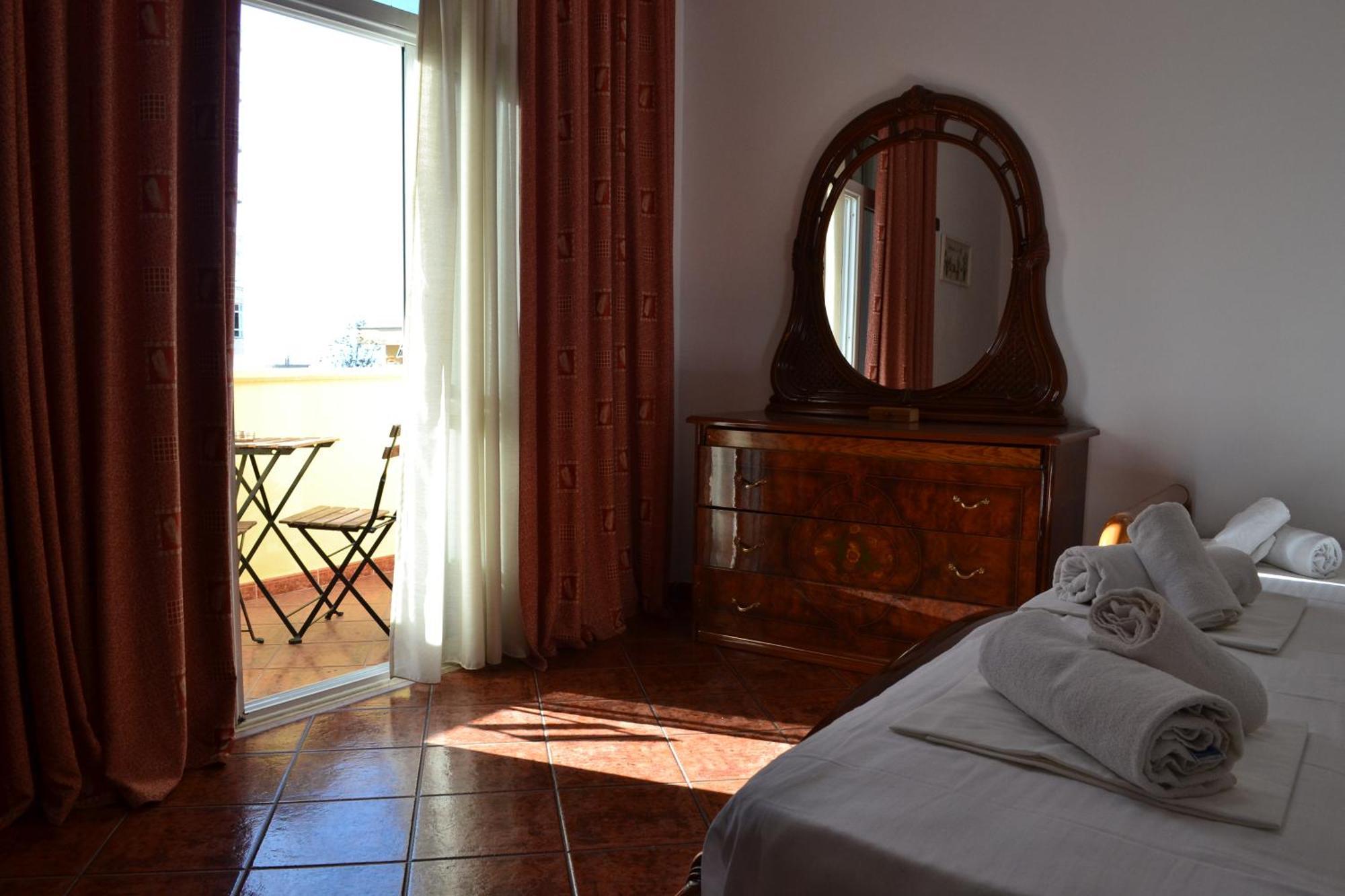 Central 5 Bedrooms Apartment Partial Seaview Vlorë Exteriör bild