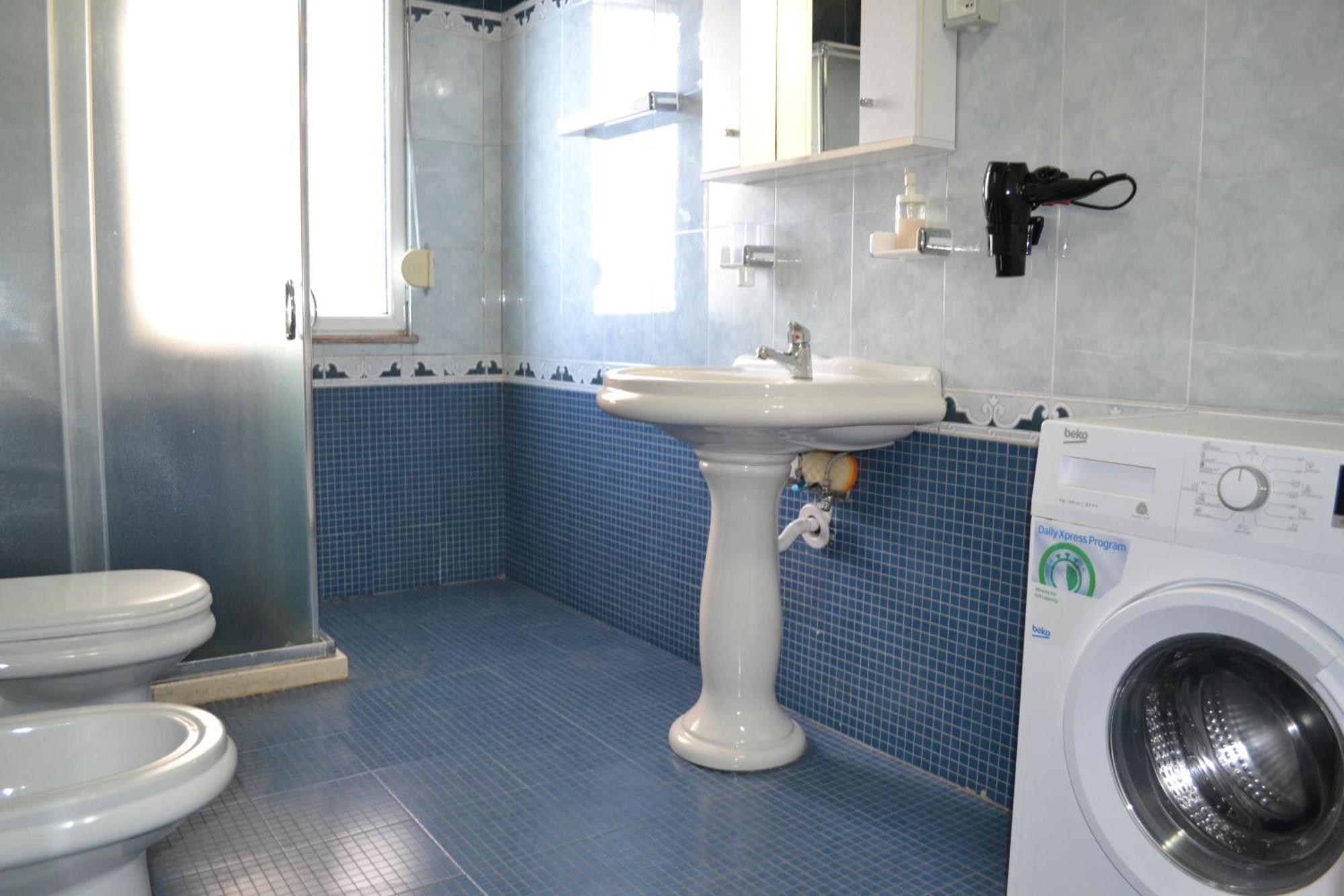 Central 5 Bedrooms Apartment Partial Seaview Vlorë Exteriör bild