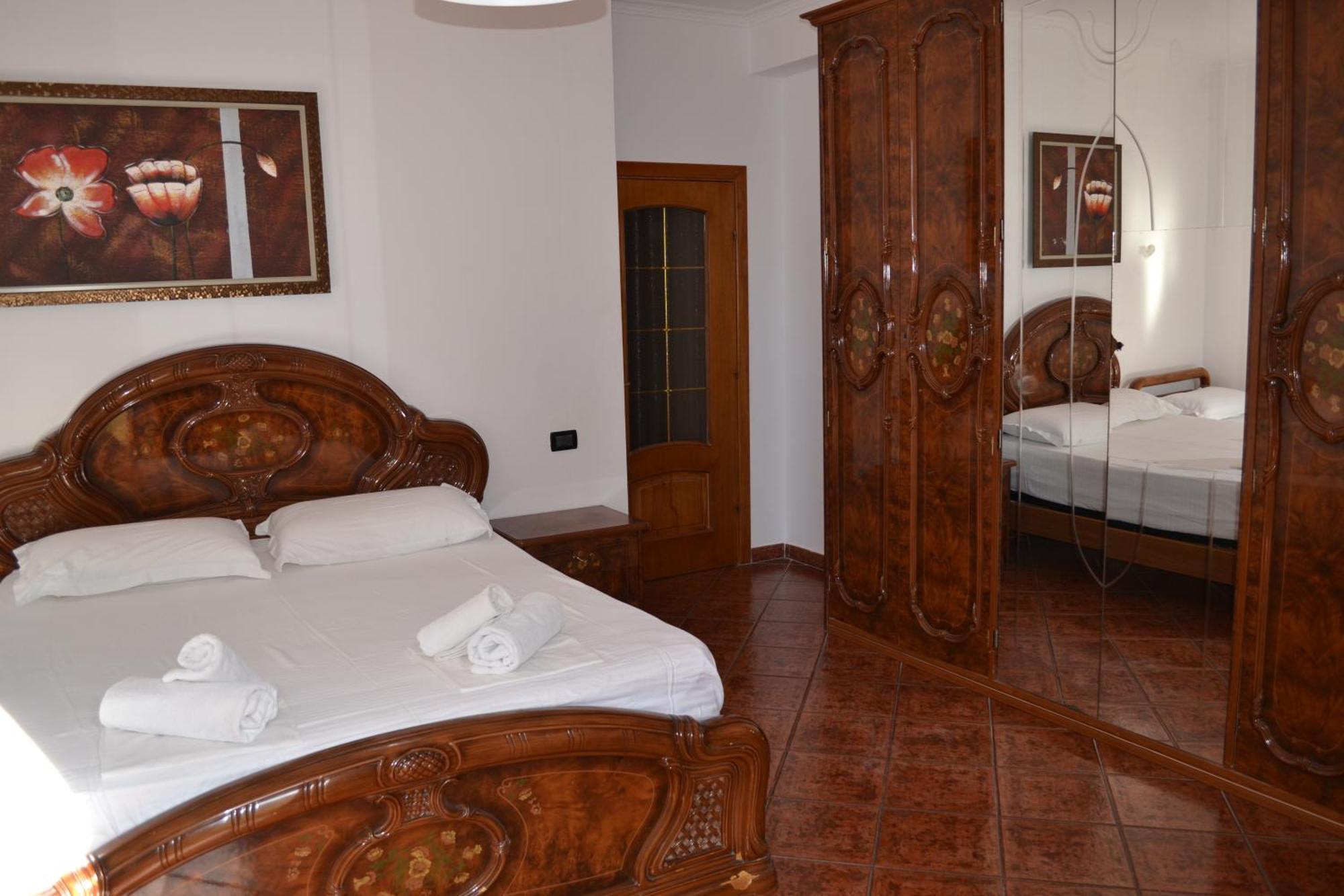Central 5 Bedrooms Apartment Partial Seaview Vlorë Exteriör bild
