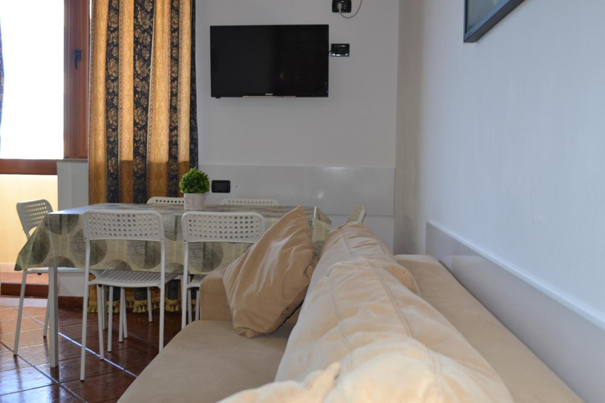 Central 5 Bedrooms Apartment Partial Seaview Vlorë Exteriör bild