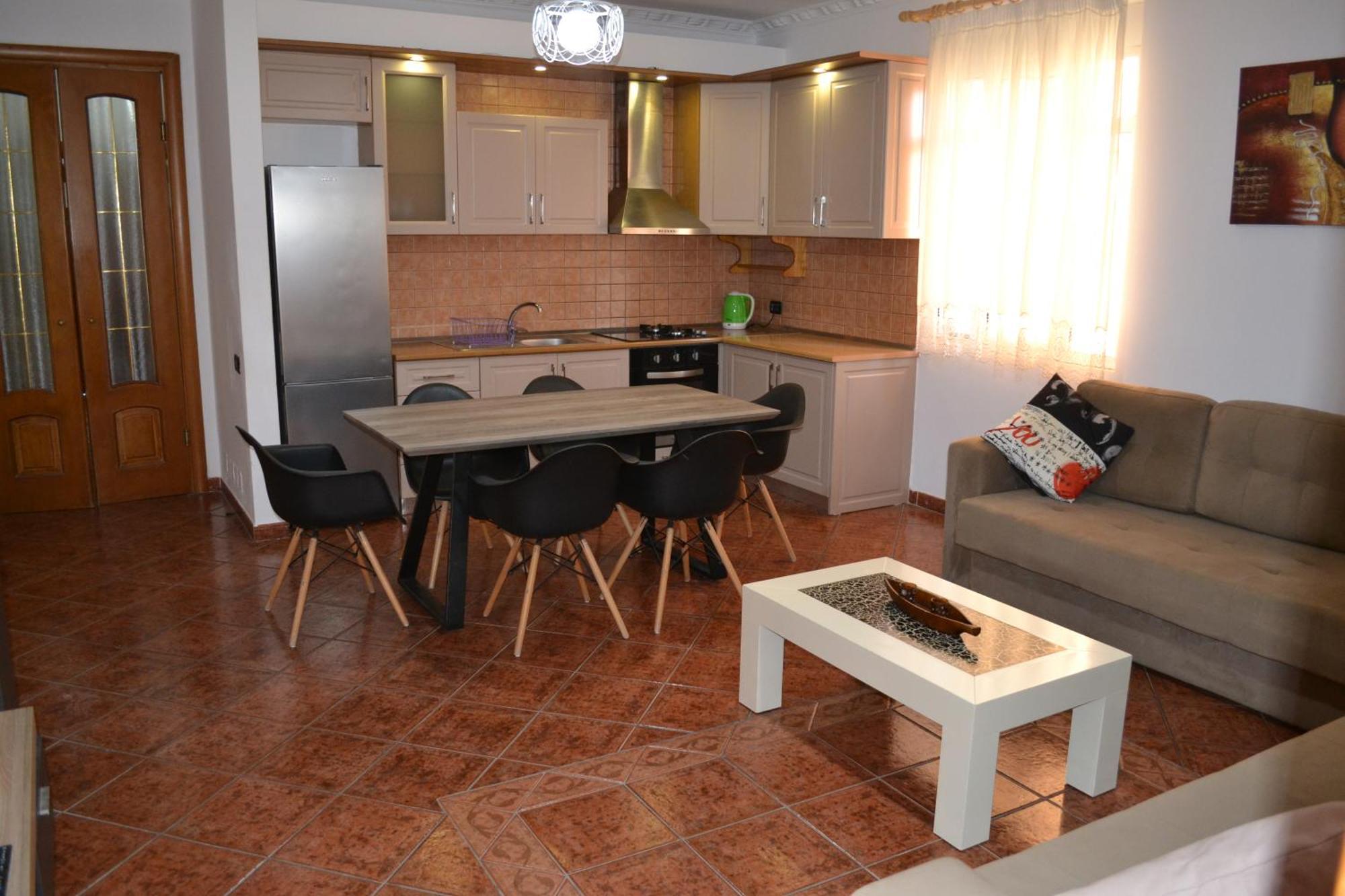 Central 5 Bedrooms Apartment Partial Seaview Vlorë Exteriör bild