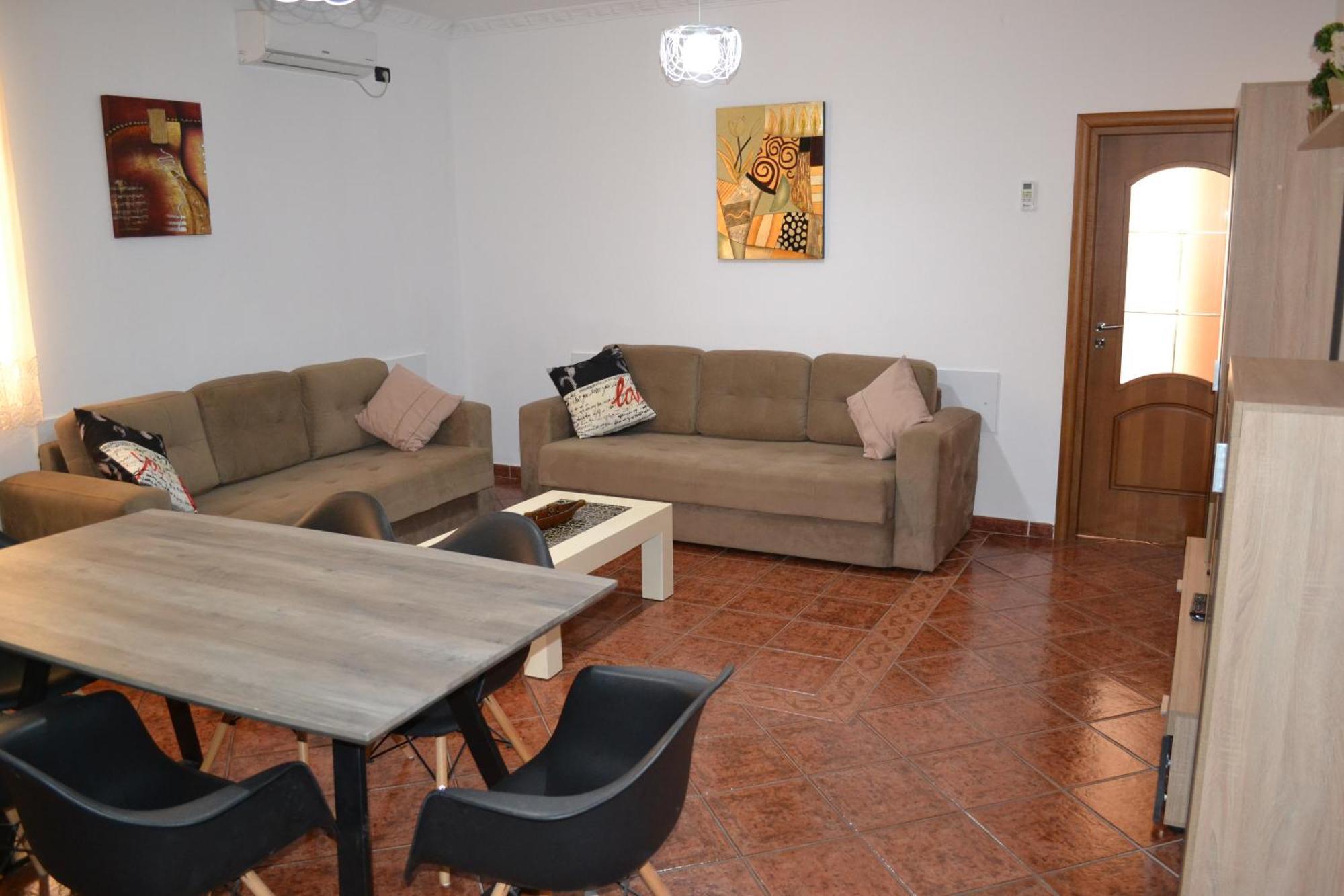 Central 5 Bedrooms Apartment Partial Seaview Vlorë Exteriör bild