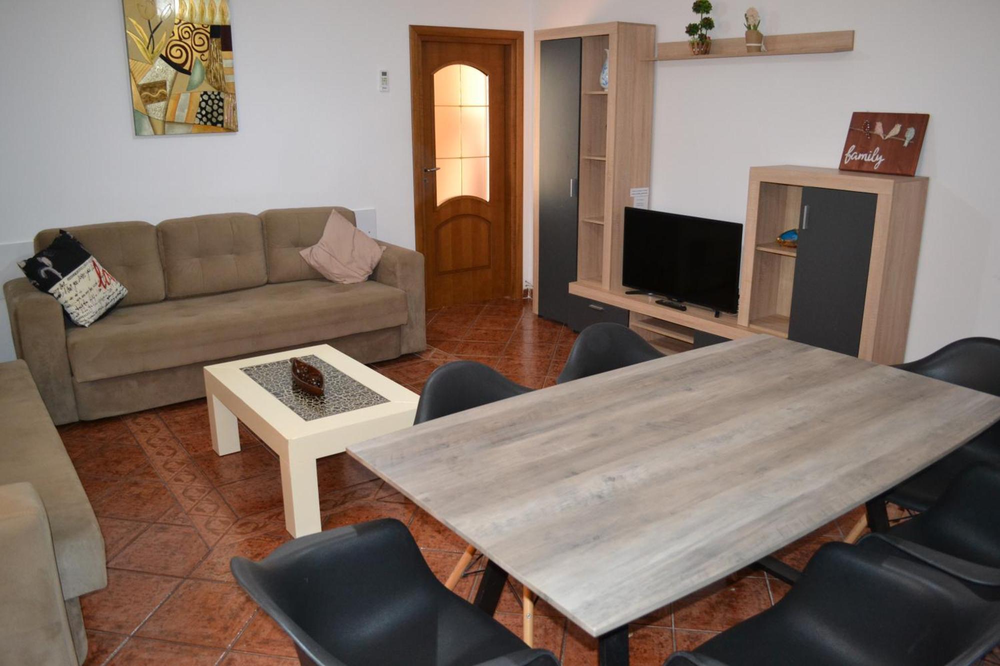 Central 5 Bedrooms Apartment Partial Seaview Vlorë Exteriör bild