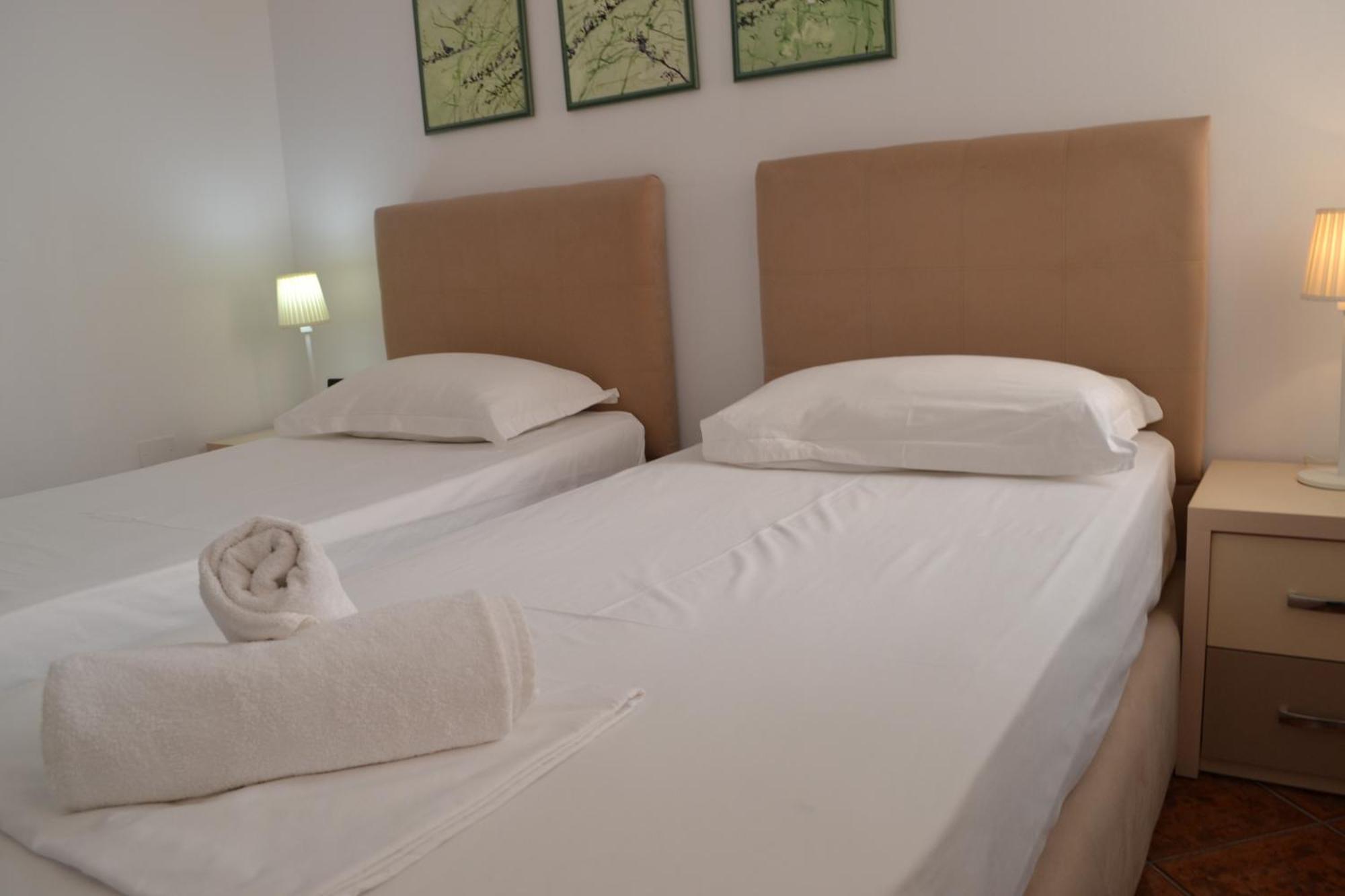 Central 5 Bedrooms Apartment Partial Seaview Vlorë Exteriör bild