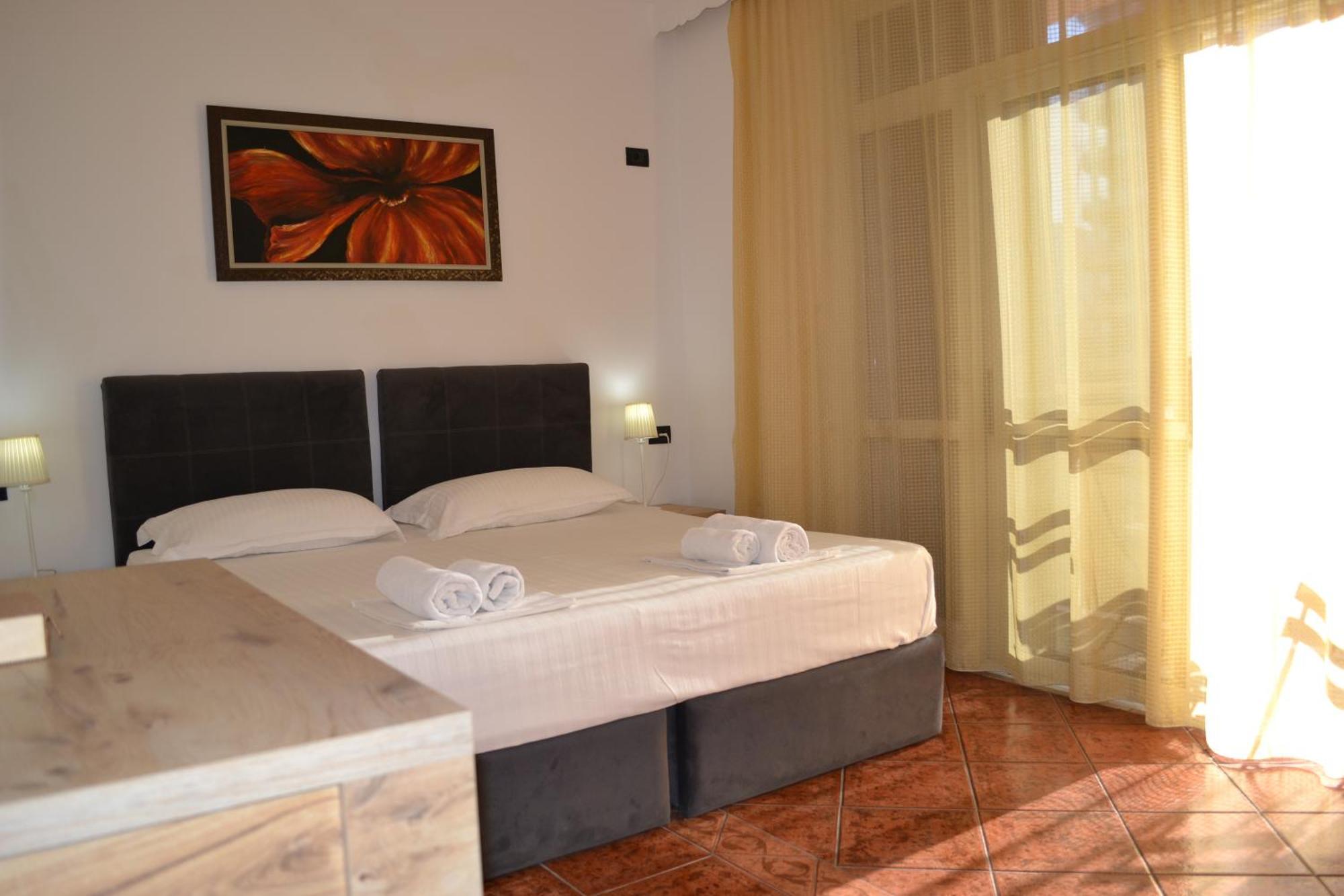 Central 5 Bedrooms Apartment Partial Seaview Vlorë Exteriör bild