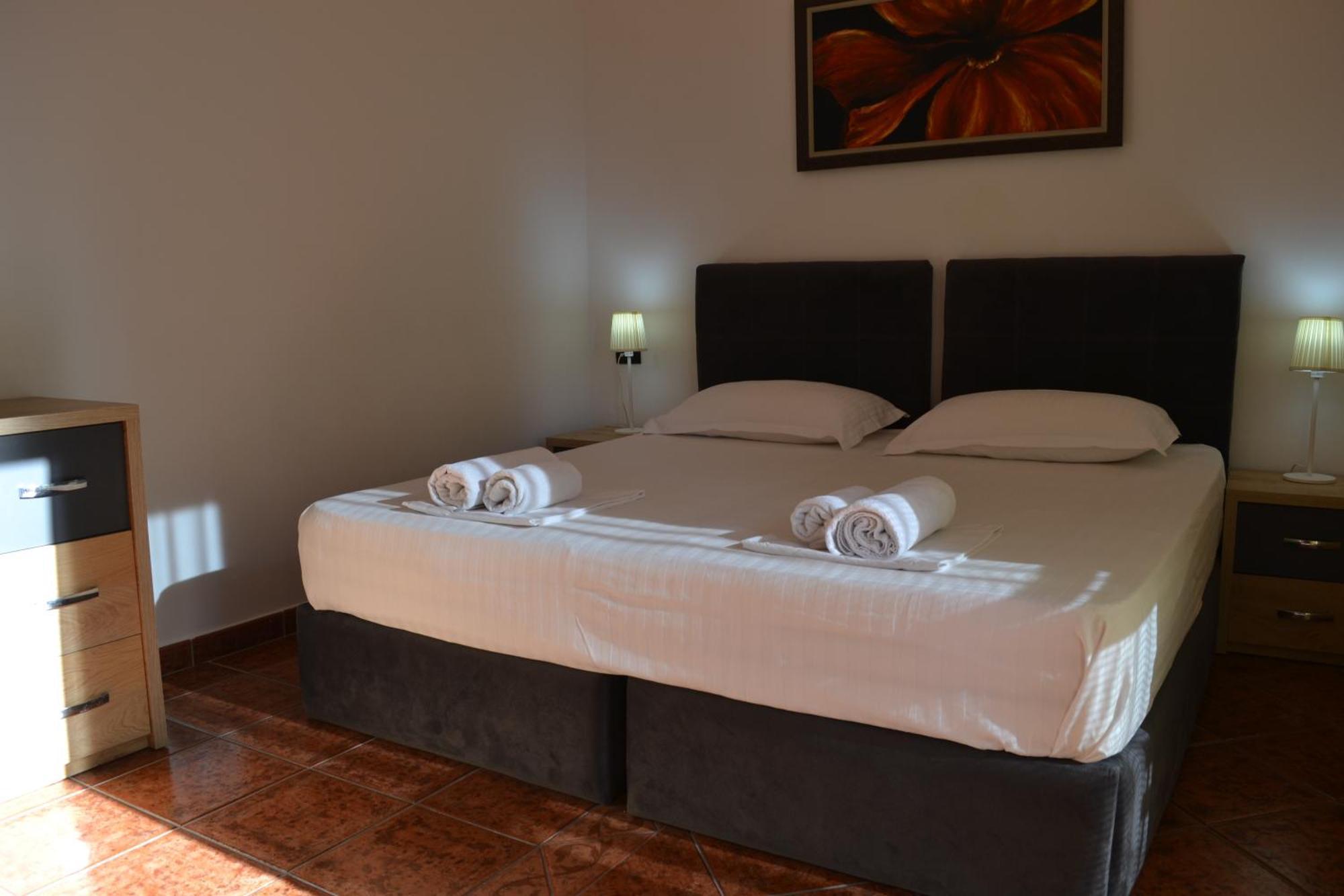 Central 5 Bedrooms Apartment Partial Seaview Vlorë Exteriör bild