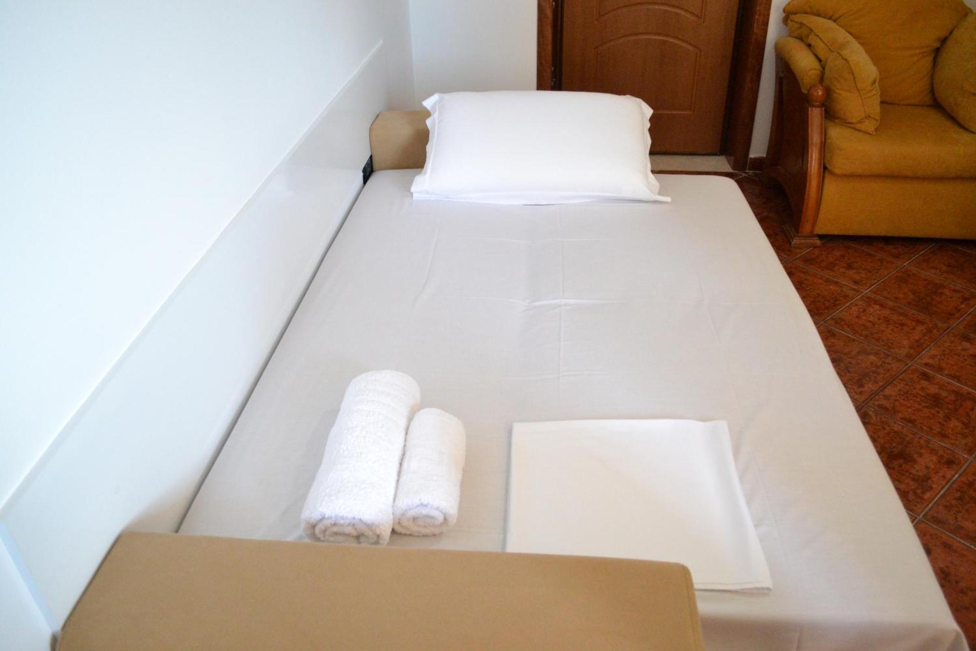 Central 5 Bedrooms Apartment Partial Seaview Vlorë Exteriör bild